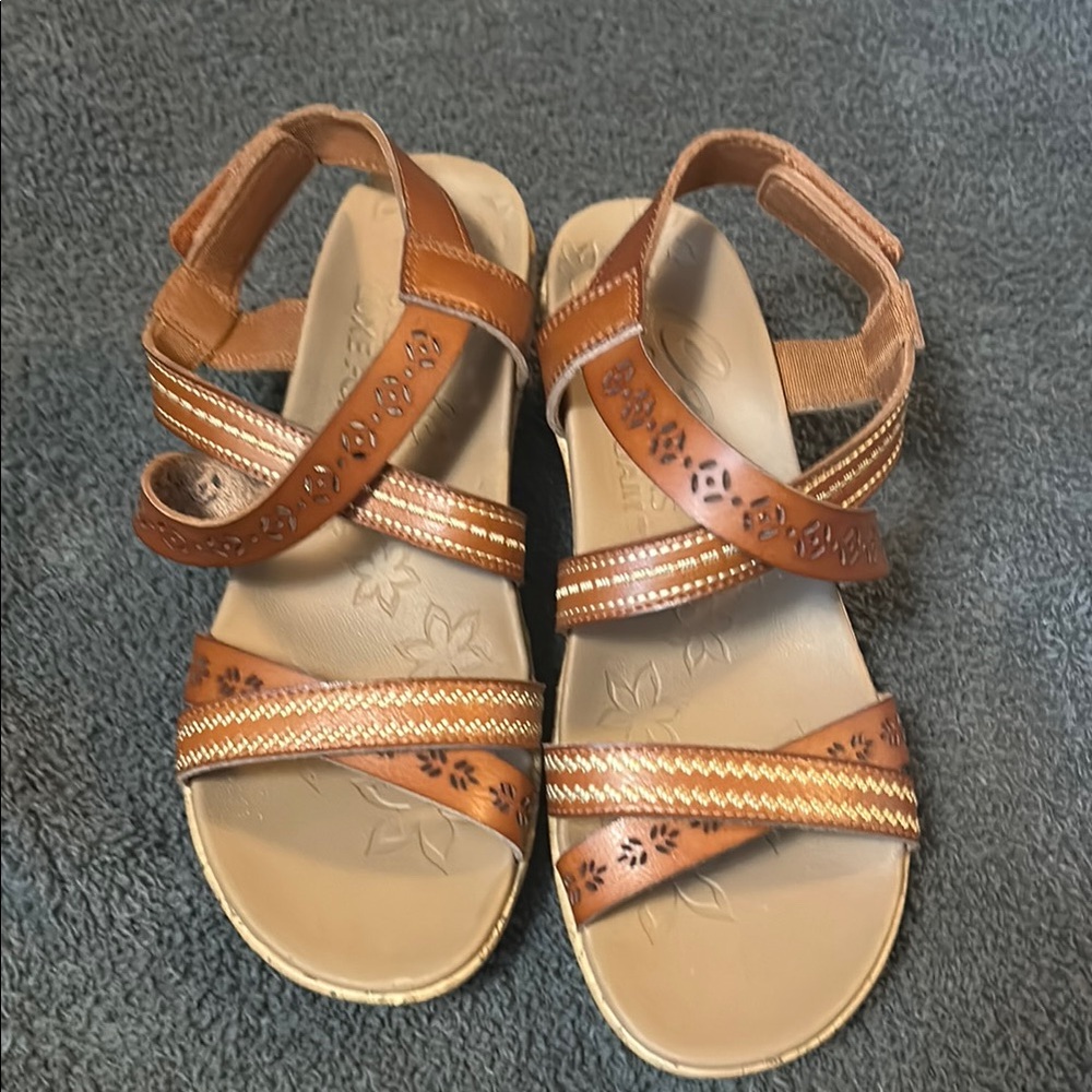 Skechers Tan and Brown Women's Sandals
